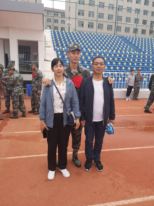 说明: E:\民族工艺学院招生就业工作\网站建设\民族工艺系新闻\2019年下半年\征兵入伍\ef2cbddc92c1ebdea208944312d1e3f6b638cf4358c542142.jpg