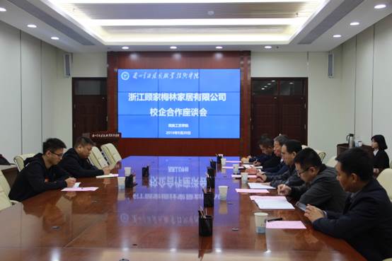 说明: E:\民族工艺学院招生就业工作\网站建设\民族工艺系新闻\2019年下半年\顾家专场招聘会及校企合作专场\IMG_5169.JPG
