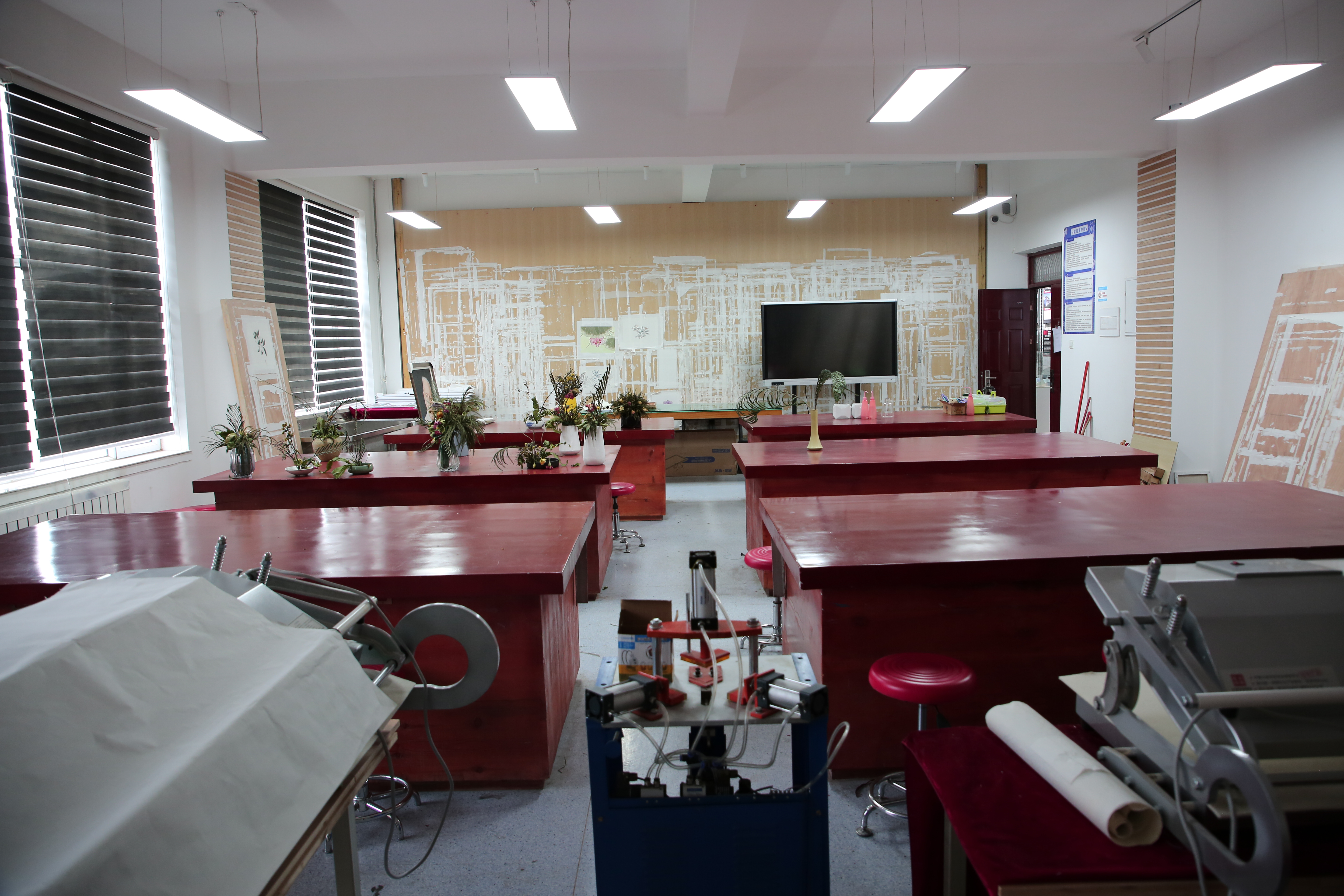 本站首页 专业设置 工艺美术品设计 实训环境 正文